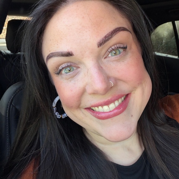 Meet your Posher, Elizabeth - Picture 1 of 2